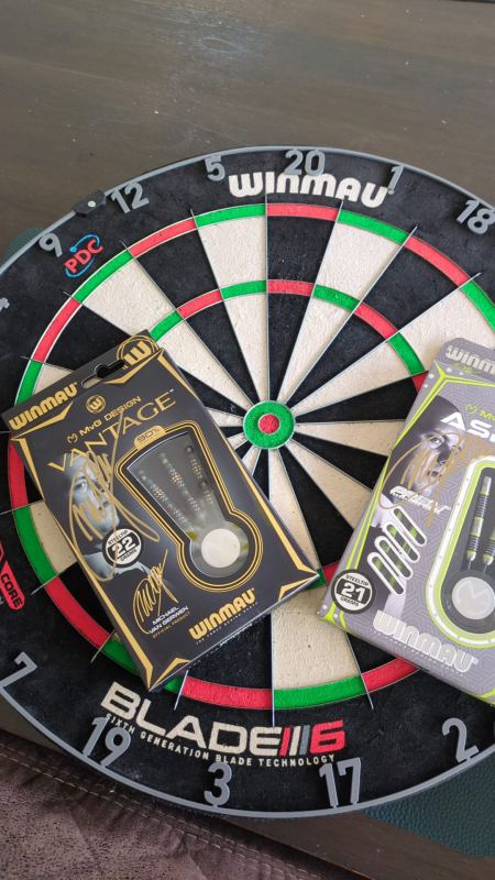 Uniek gesigneerd Michael van Gerwen pakket!