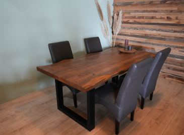 Handgemaakte mangohouten tafel met stalen onderstel