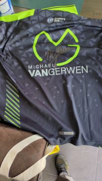 Uniek gesigneerd Michael van Gerwen pakket!