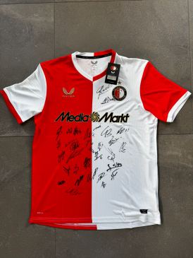 Uniek gesigneerd Feyenoord shirt – door het hele team!