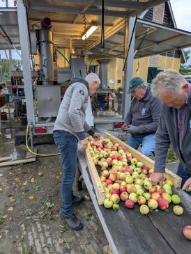 Puur genieten: 6 liter ambachtelijke appel- en perensap!