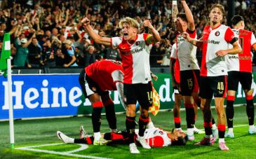 Uniek gesigneerd Feyenoord shirt – door het hele team!