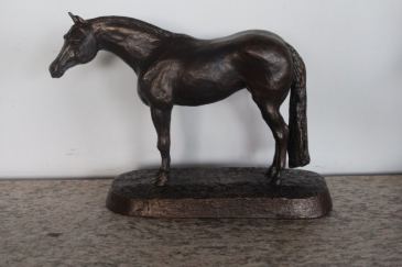 Beeld van een paard door Ellen Welten-Louwers